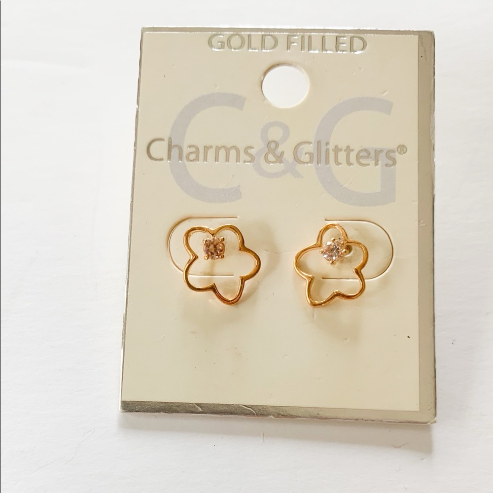 Girls Gold gilled earrings.